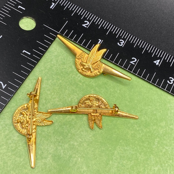 AMERICAN AIRLINES AA Junior Stewardess Gold Tone Pin Vintage 1960-1970 Lot of 3 - Picture 1 of 6